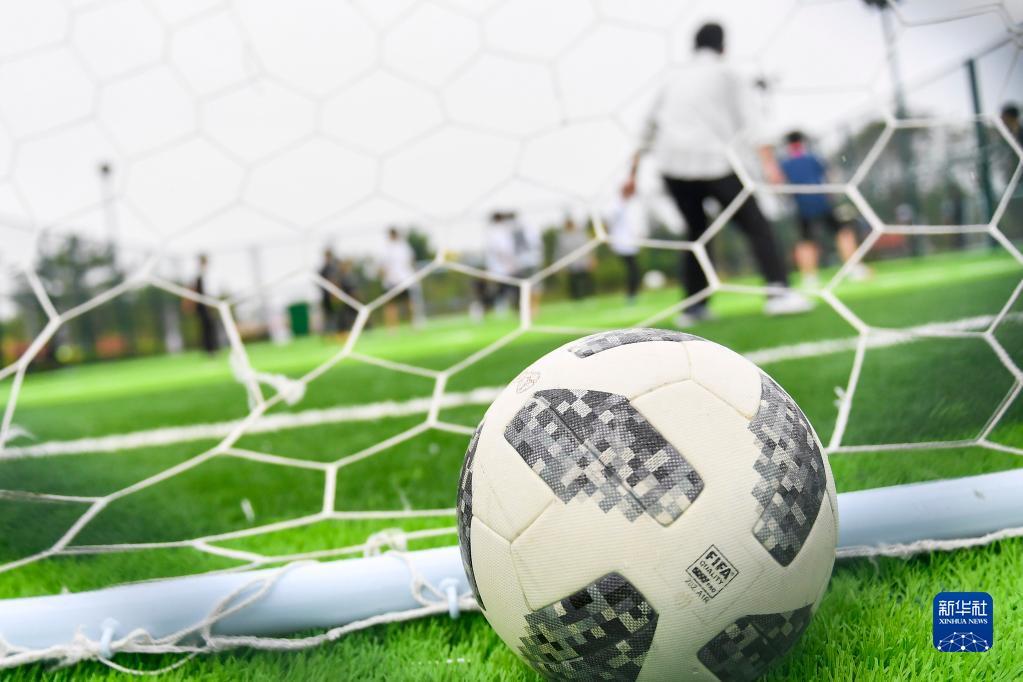 校园足球的