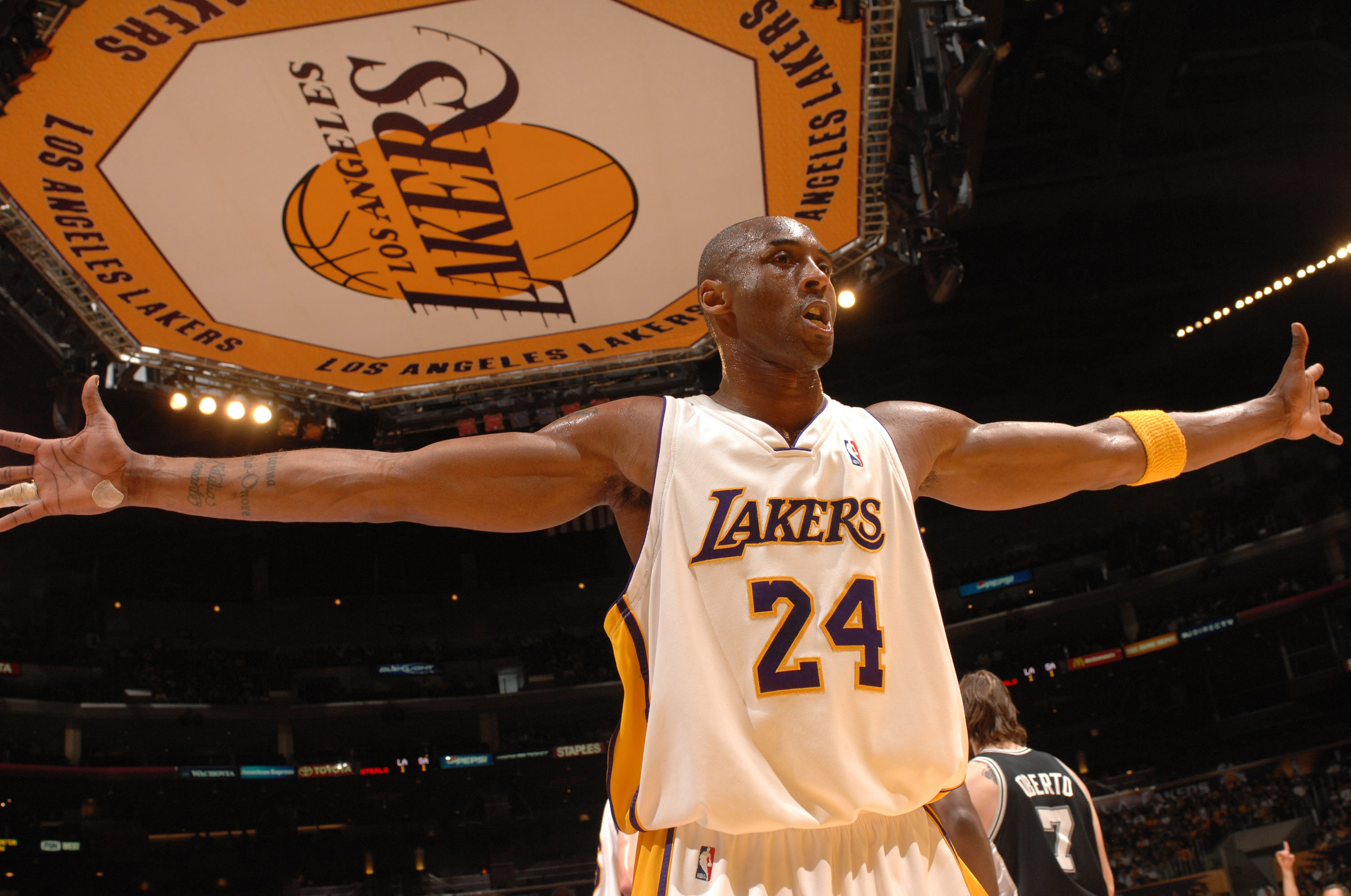 高强度对撞 高强度对撞